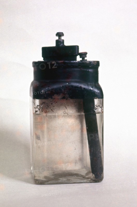 Wet Battery: Leclance cell, invented c1866