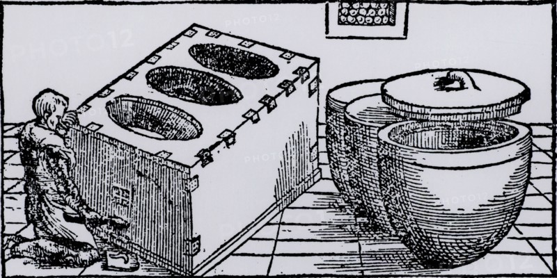 Stove and pots used for mercury extraction