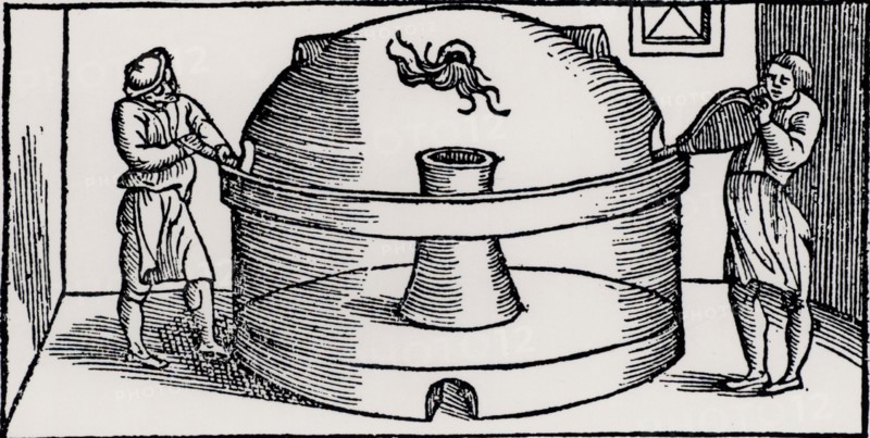Reverberatory furnace for smelting metals