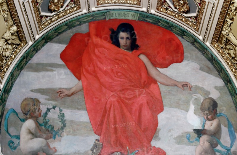 Simmons, Muse Melpomène
