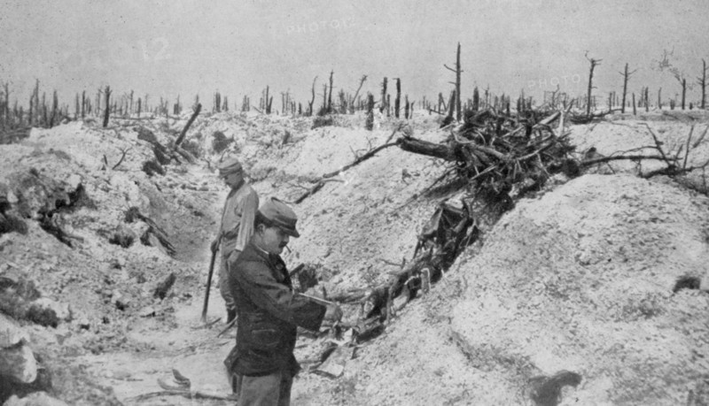 World War I   : French soldiers in trench