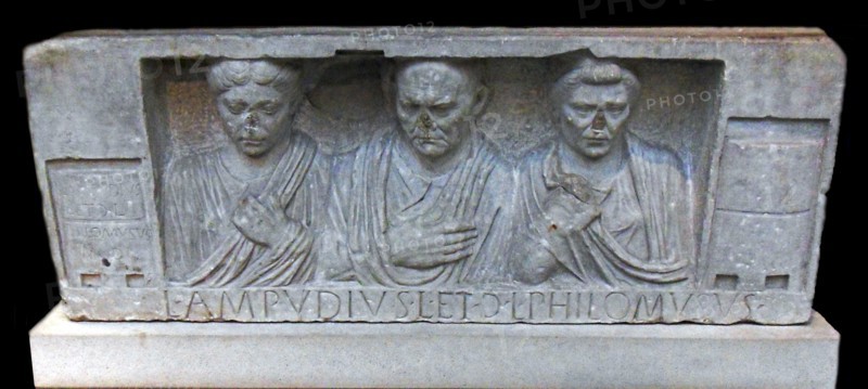 The portrait shows Lucius Ampudius Philomusus