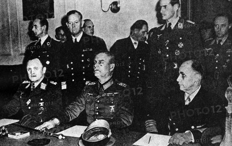German services chiefs sign the surrender May 8