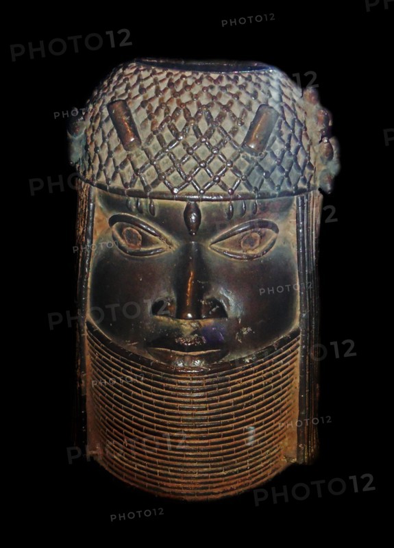 Cast bronze head of an Oba