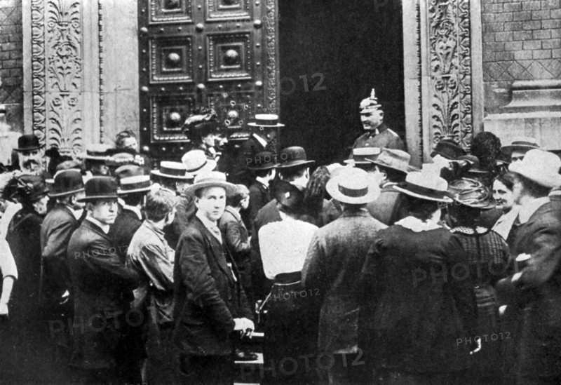 Crowd waiting to draw money from the Imperial Bank