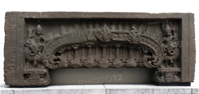 7th century lintel in the style of Prei Kmeng