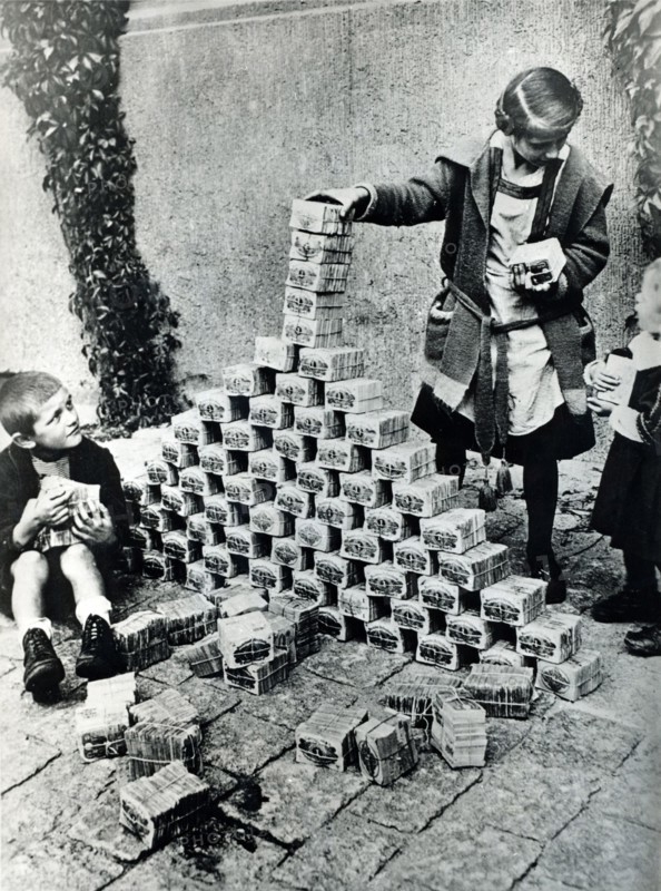 Hyperinflation of German currency, 1923