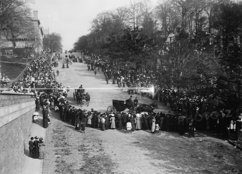 Photo shows funeral procession of John Jacob Astor IV