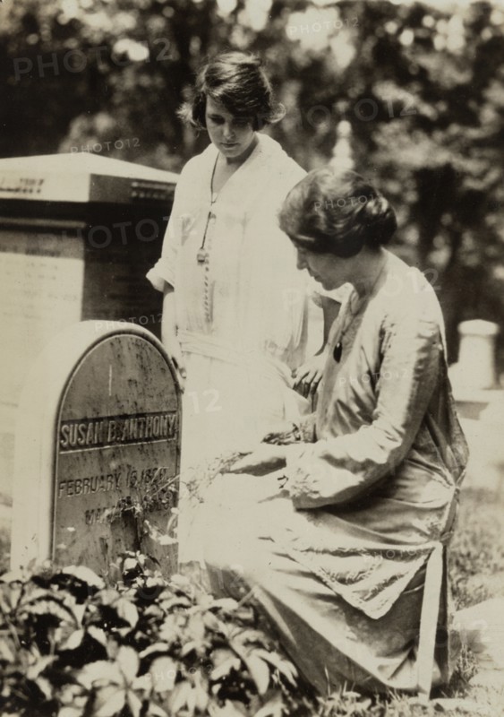 Anita Pollitzer and Alice Paul at Susan B. Anthony's gravesite