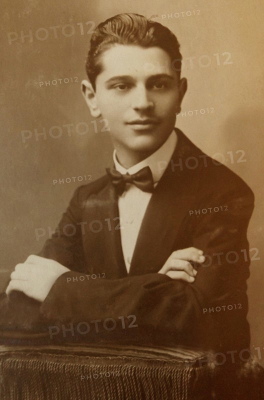 Young Jewish immigrant in England