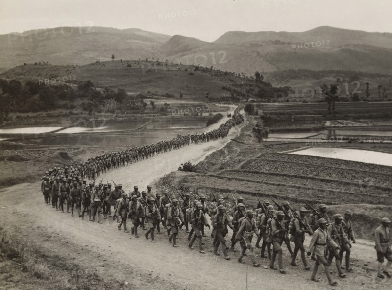 Queue of Chinese warriors, 1943