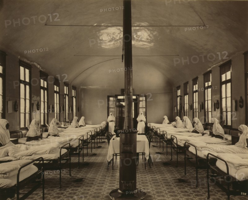 Tuberculosis ward of the Hasköy Hospital for Women in Constantinople