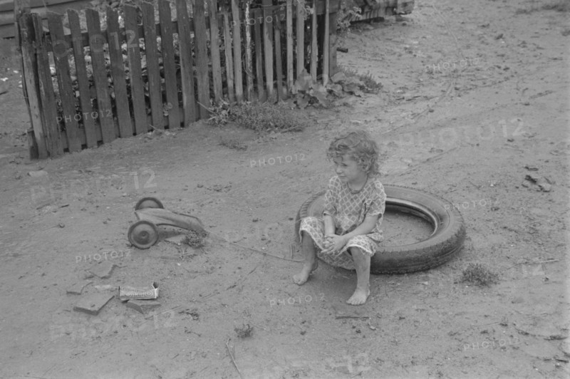 Child dwellers in Circleville's Hooverville, 1938