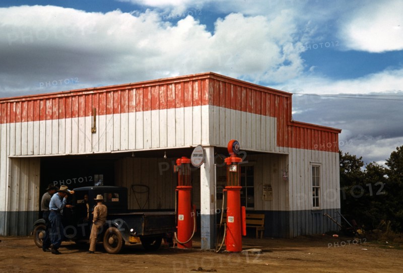 American gas station, 1940