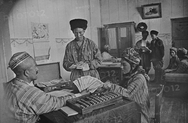 Turkmenian collective farmers, 1930-1940