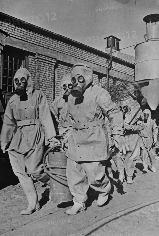 Gas decontamination squad, 1942