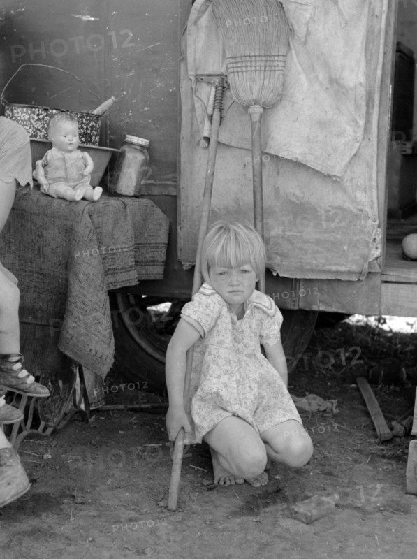 Child of white migrant worker in front of trailer home, Weslaco, Texas By Russell Lee, 1903-1986, photographer 19390101