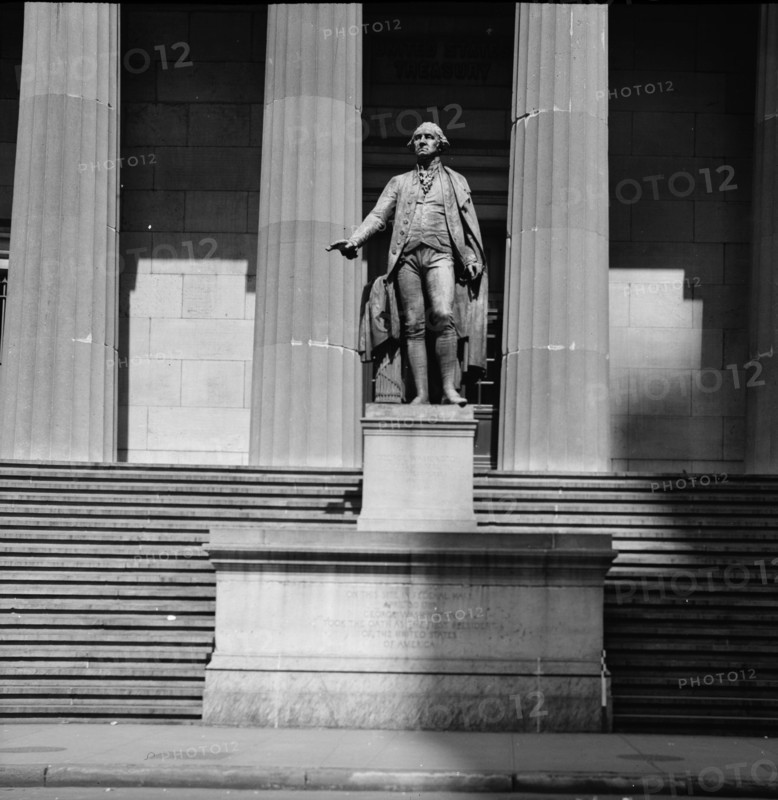 Statue of George Washington in NYC