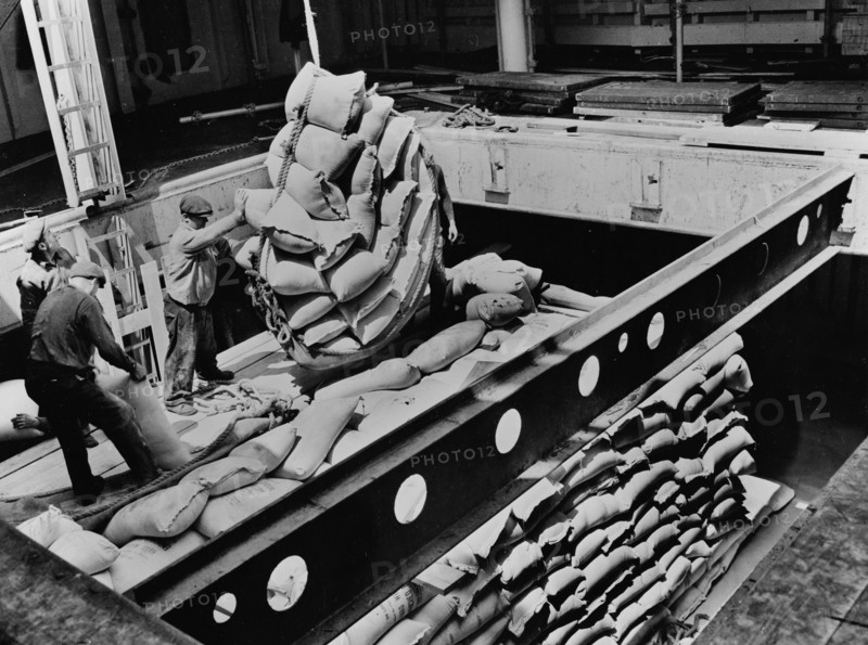 Relief food for Tunisia leaves United States, 1943