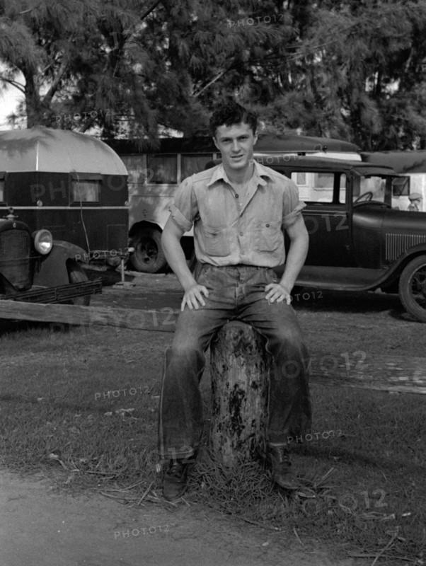 A young migrant packinghouse worker, 1937