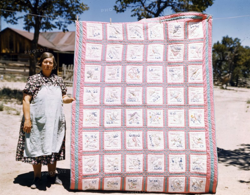 Mrs. Bill Stagg with state quilt, USA. Photographer Russell Lee.