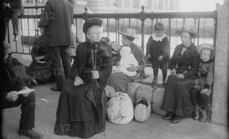 Dutch Immigrant family, Ellis Island, New York.