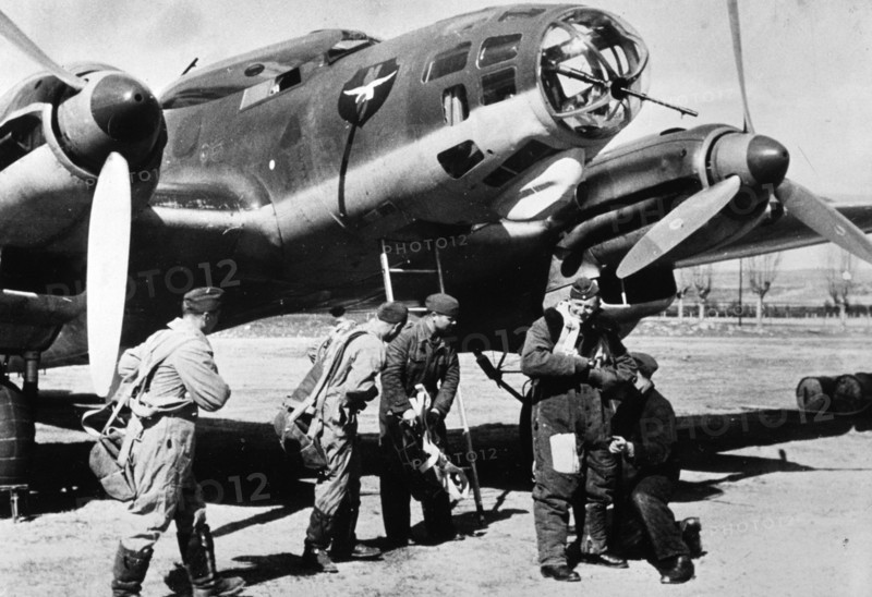 Spanish Civil War: A crew belonging to the Condor Legion