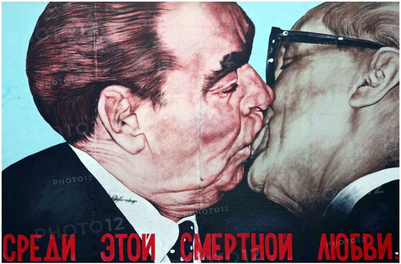Soviet leader leonid Brezhnev kissing East German leader Honecker