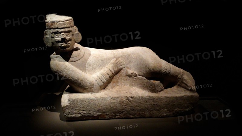 Chacmool (Chacmool) form of pre-Columbian, Mesoamerican sculpture,