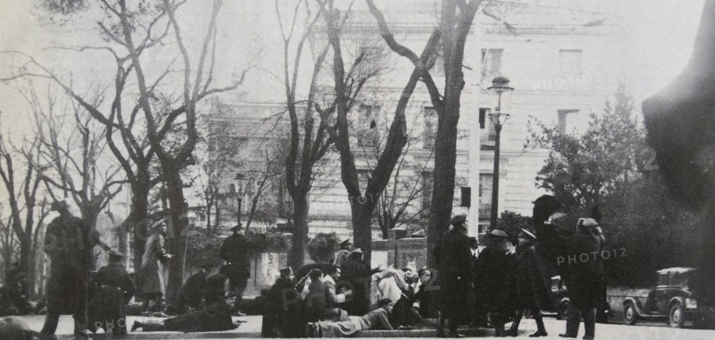 Spanish civil Guards take cover
