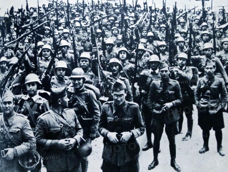 The Almansa regiment enters Tarragon during the Spanish civil war.