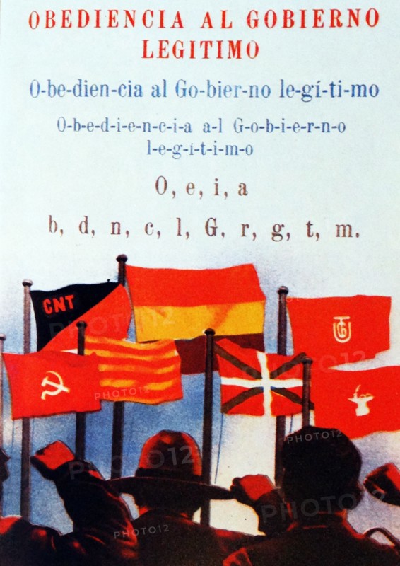 Saluting the flags of the popular front.