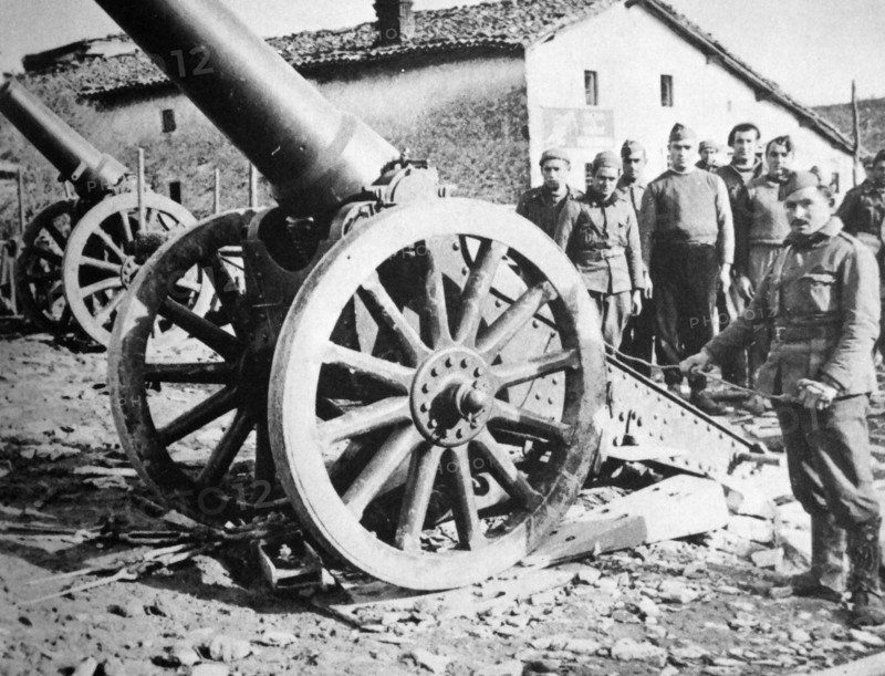 Republican artillery unit during the Spanish Civil War