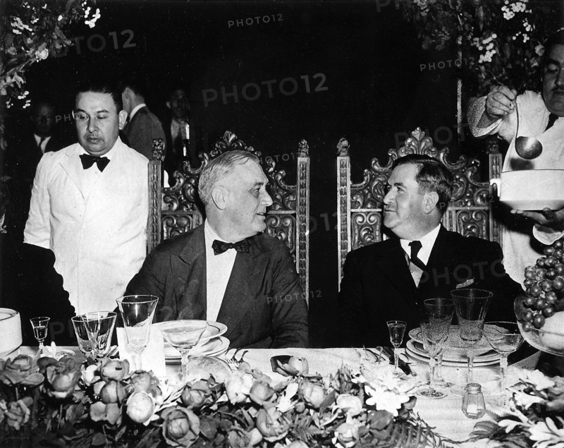president of Mexico in Monterrey, having dinner with U.S. president Franklin D. Roosevelt
