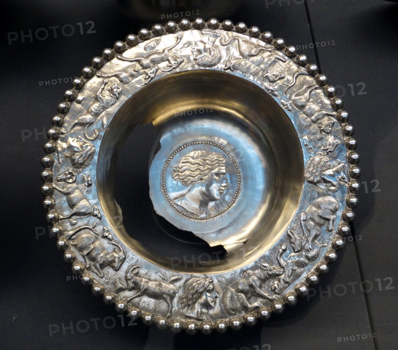 Late-Roman tableware flanged bowls
