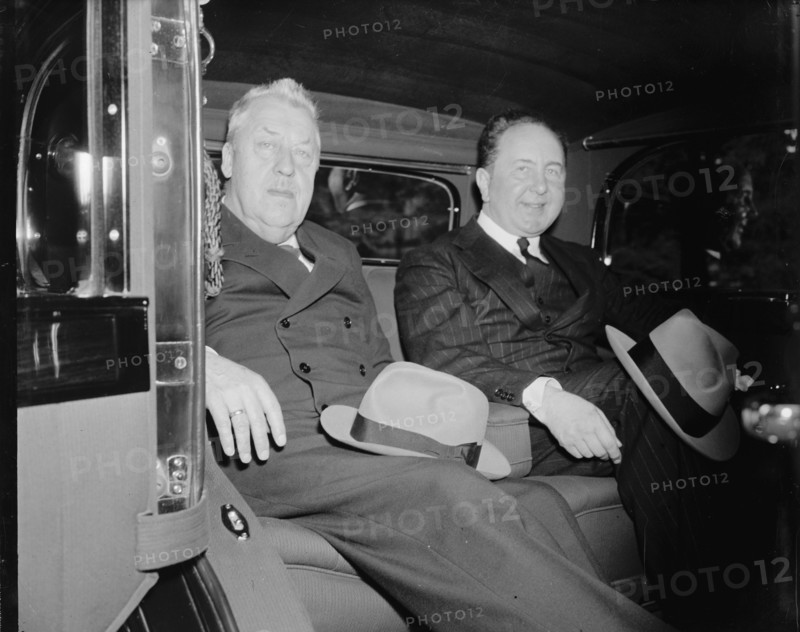 Hugo Eckner confers with president