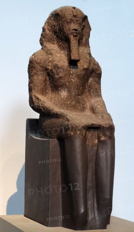 Seated statue of Ramesses II
