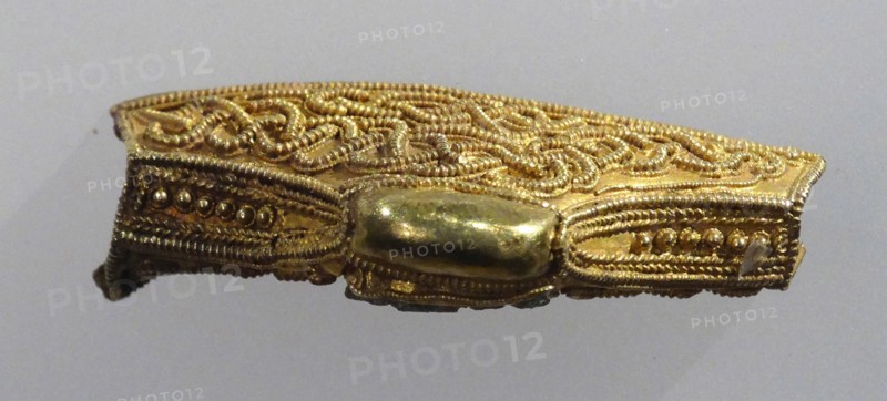 Gold hilt collar from a sword