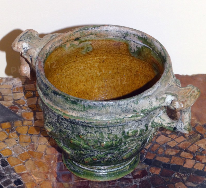 Glazed cup decorated with oak leaves and acorns