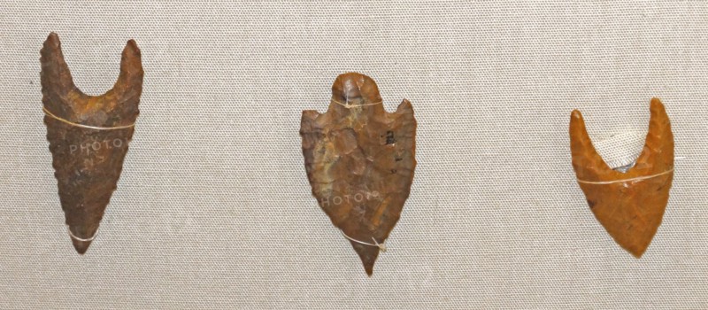 Flint arrowheads, lance heads and knives