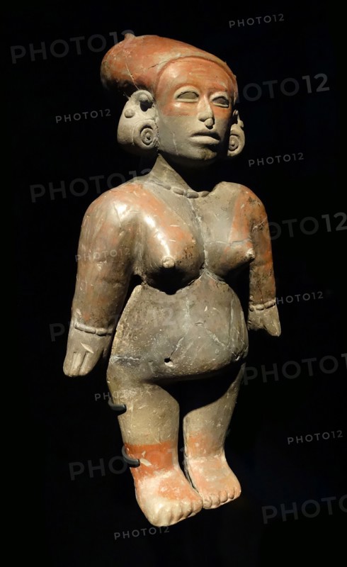 pre-Colombian feminine statuette, from Ecuador