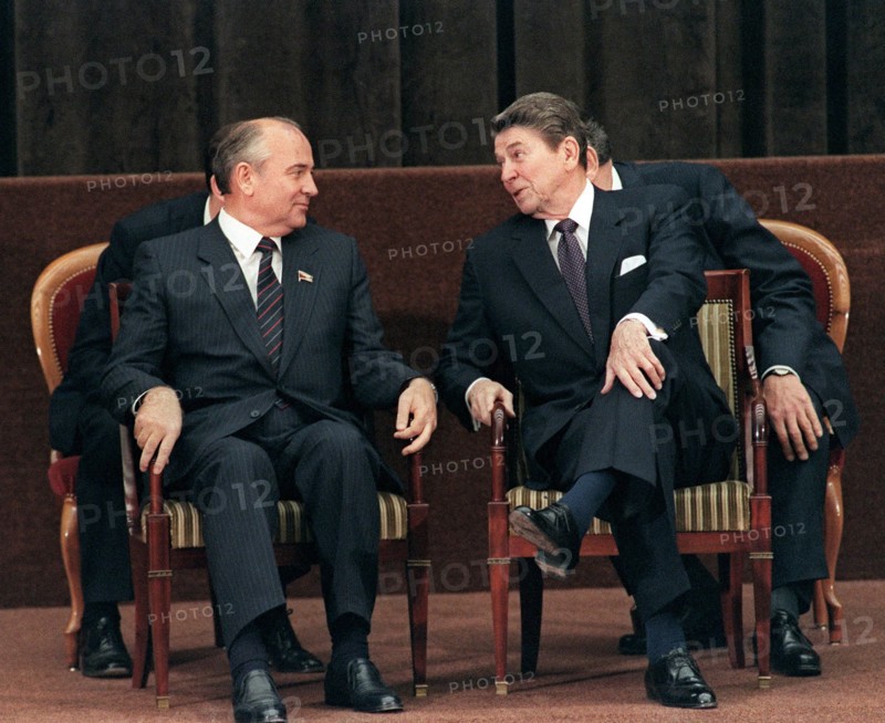 Photograph of President Ronald Reagan and Mikhail Gorbachev