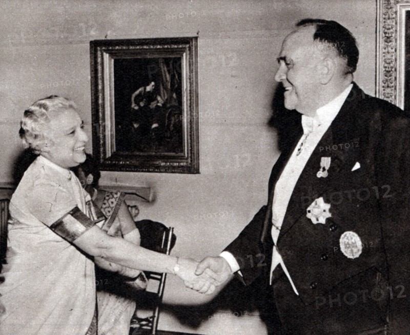 Sir Roy Welensky; Prime Minister of Northern Rhodesia (Zimbabwe) meets Vijaya Lakshmi Nehru Pandit