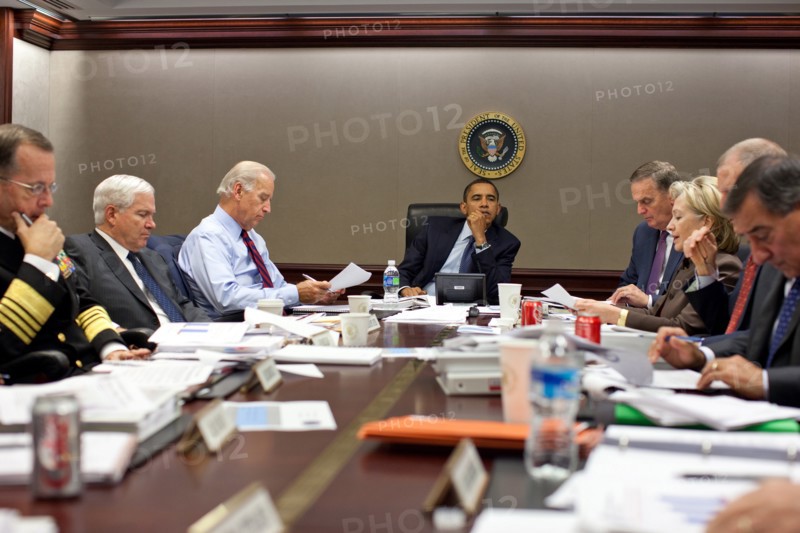 US president Obama has a meeting in 2011 in the situation Room at the White House.