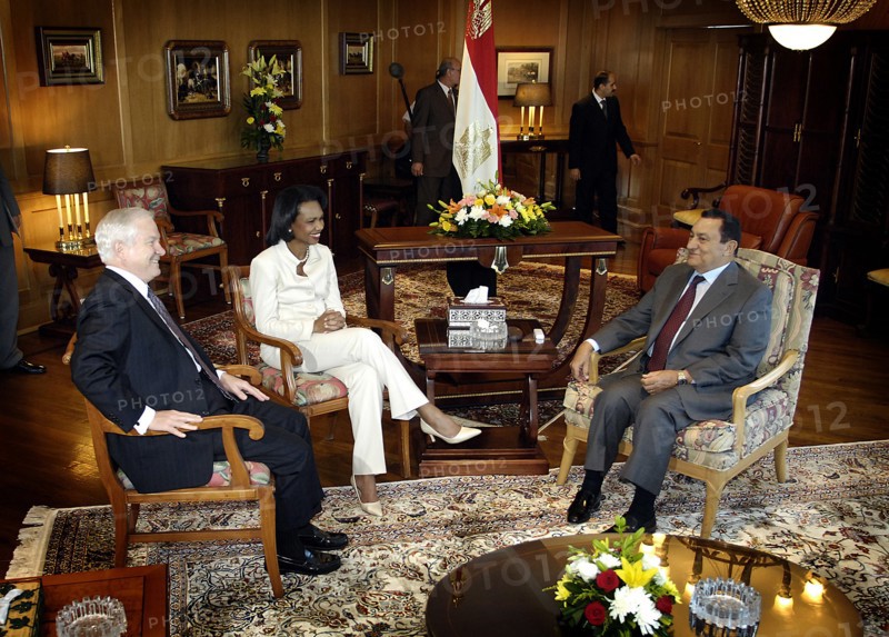 Robert Gates, with Condoleezza Rice, meeting Egyptian President Hosni Mubarak 2007