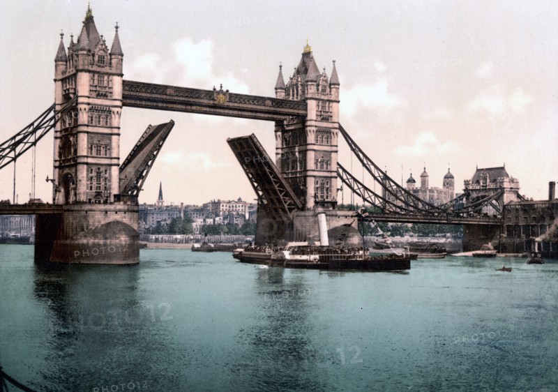 River Thames with the Tower of Londion, Tower Bridge,
