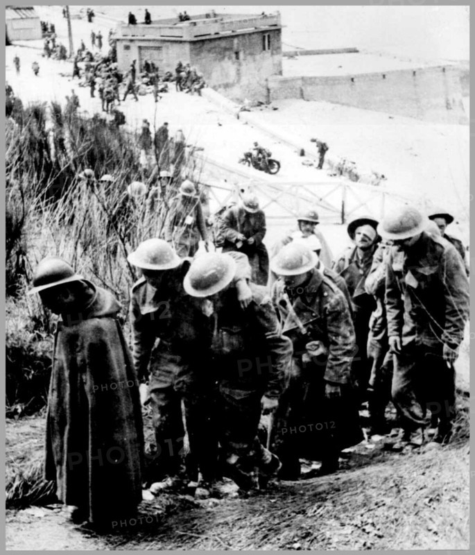 Photograph of British prisoners at Dunkirk