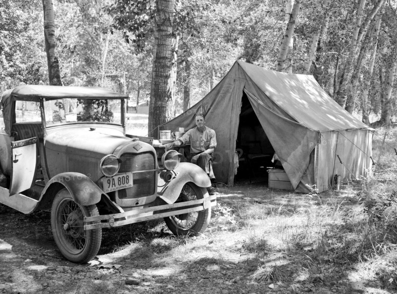 Photograph of fruit tramps from Califonia by Arthur Rothstein