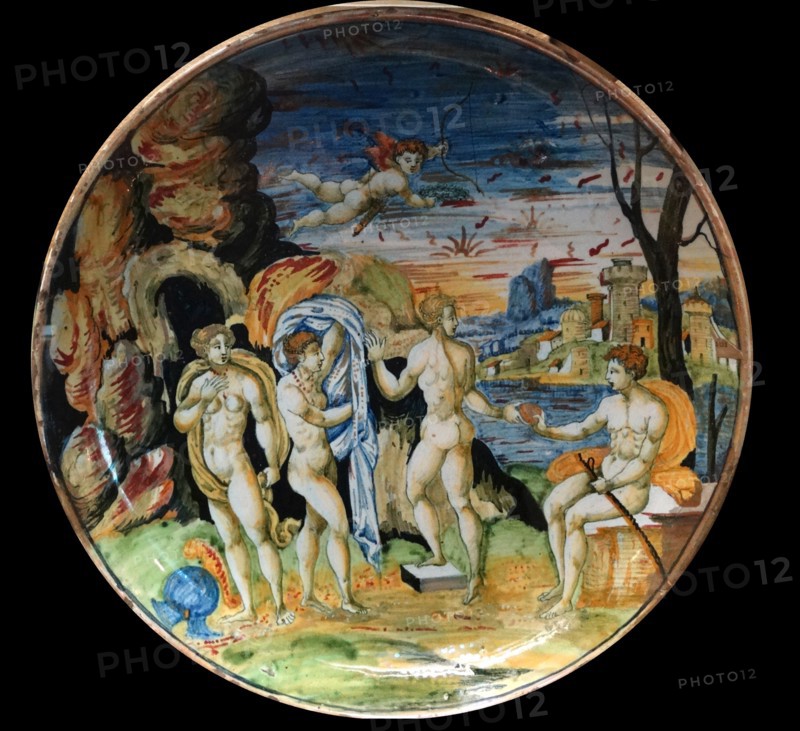 Standing bowl depicting The Judgement of Paris