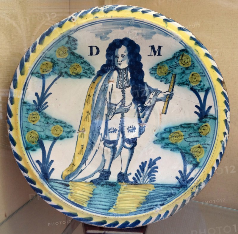 Tin-glazed earthenware dish